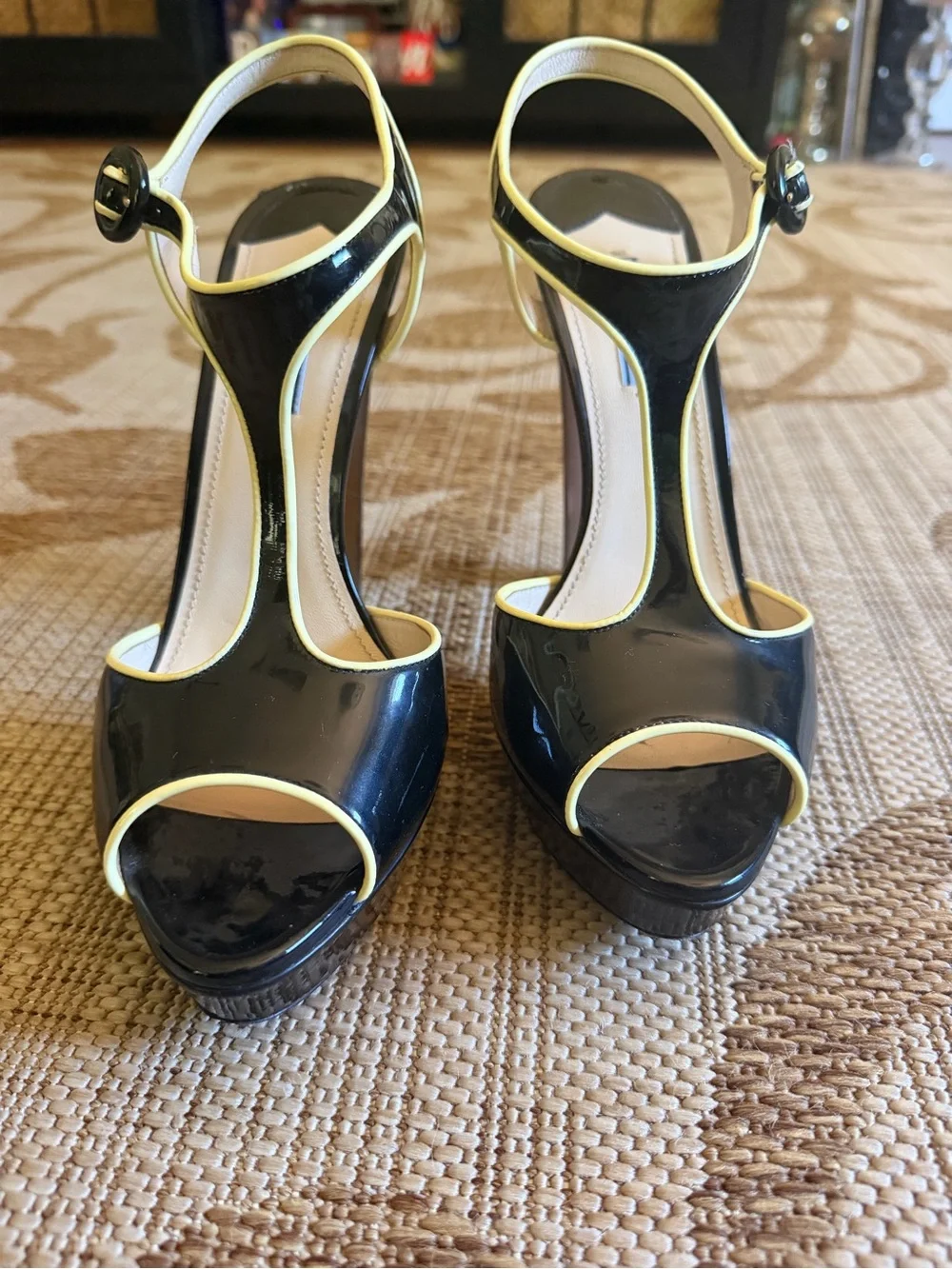 PRADA Black Patent Leather Platform Heels w/Cream Piping, size 9, euro 41